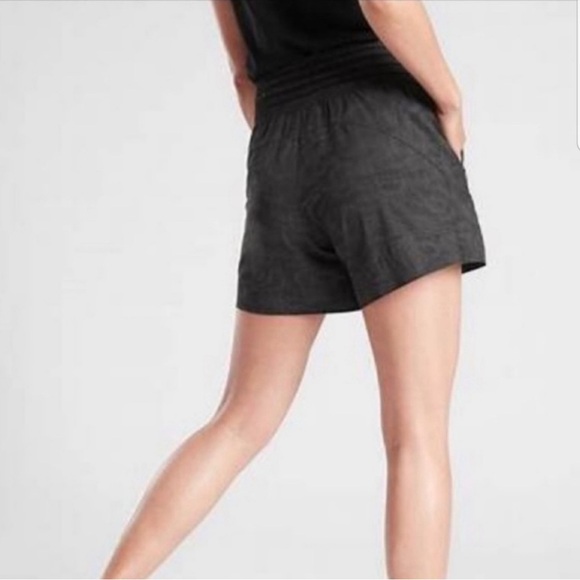 Athleta | Camden Printed Short, Size 6 - Picture 6 of 15